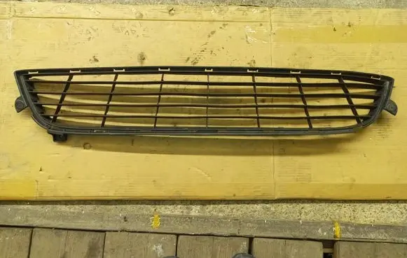 Dacia Dokker Front bumper lower grill 622547542R