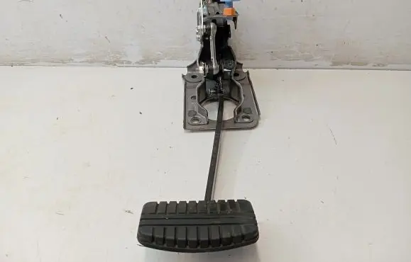 Mitsubishi Outlander Brake pedal MR334969