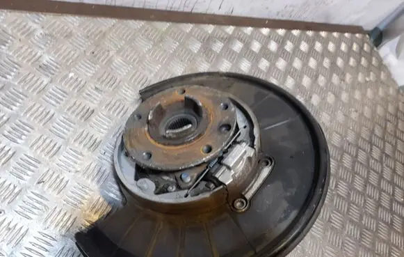 Volkswagen Touareg II Rear wheel hub