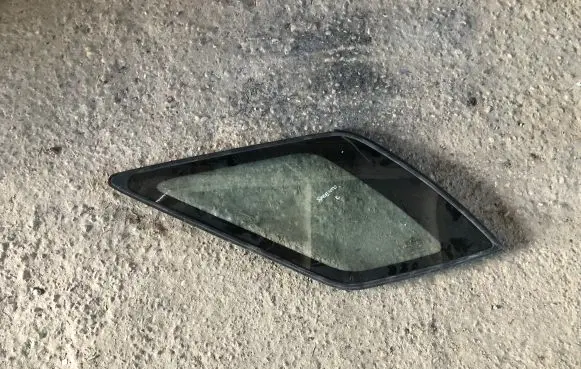 KIA Sorento Rear side window