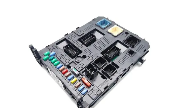 Citroen C5 Fuse module 966689548002