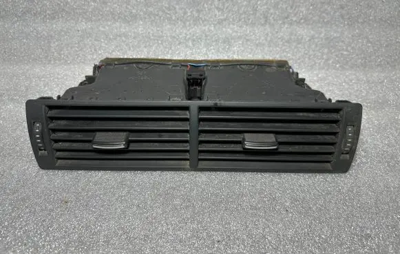 Audi A4 S4 B7 8E 8H Dash center air vent grill 8E0820951H