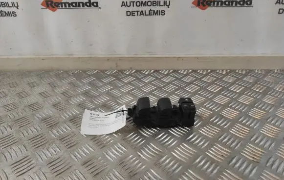 Toyota RAV 4 (XA50) Electric window control switch 8404042030
