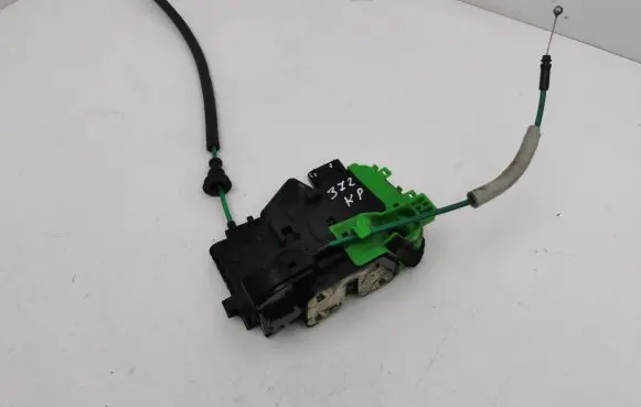 Hyundai i40 Front door lock 813103Z030