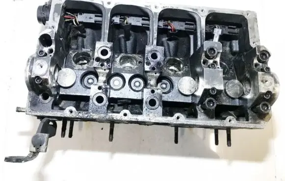 Volkswagen PASSAT B5 Engine head 038103373r