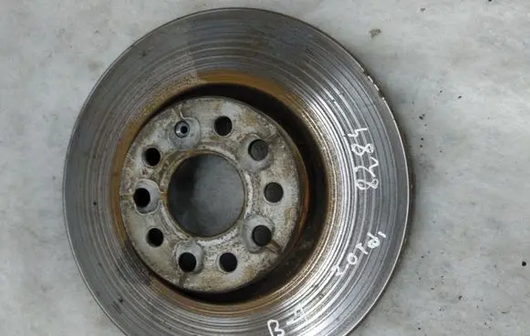 Volkswagen PASSAT B7 Front brake disc