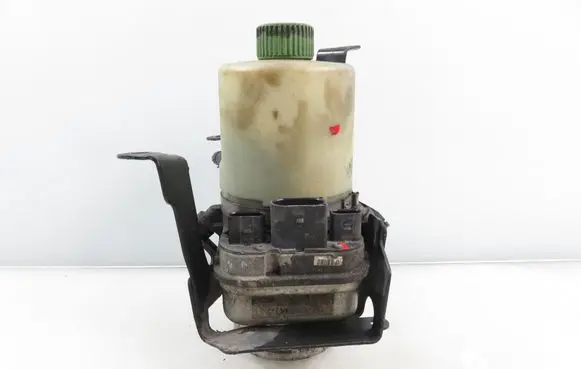 Volkswagen Polo IV 9N3 Power steering pump 6R0423156