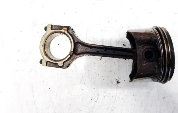 Ford Fusion Piston with connecting rod