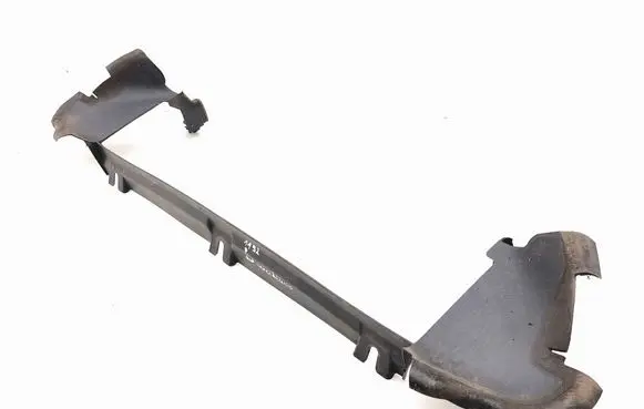 Land Rover Evoque I Intercooler air channel guide 