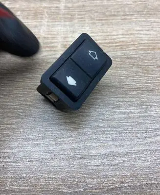BMW 5 E39 Electric window control switch 8368974