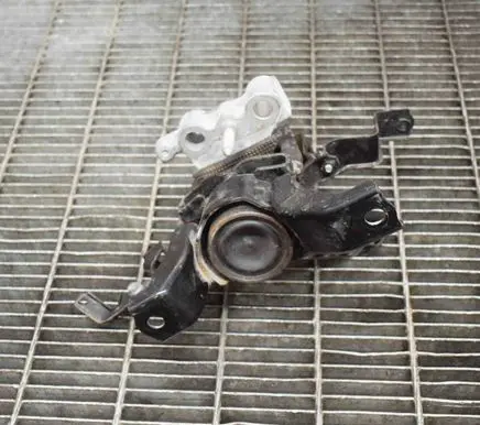 Toyota Prius+ (ZVW40) Engine mount bracket