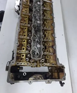 BMW 5 E60 E61 Engine head G2886526 1557B0501