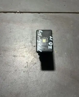 Toyota Avensis T270 Fuel tank opening switch 15c252
