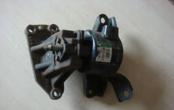 Hyundai i30 Engine mount bracket
