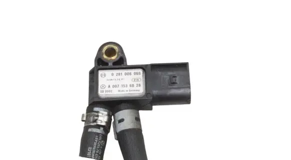 Mercedes-Benz CLA C117 X117 W117 Exhaust gas pressure sensor A0071536028 0281006066