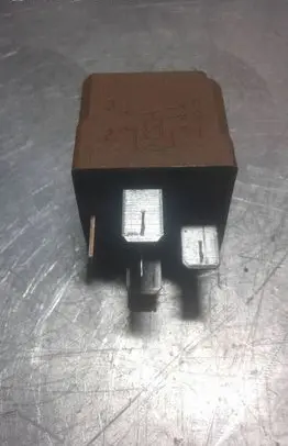 Opel Zafira A Other relay 90491314 4RD00779405