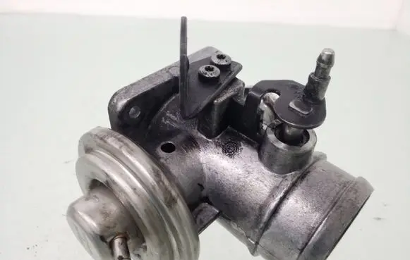 Volkswagen II LT EGR valve 074129637B 074129463A