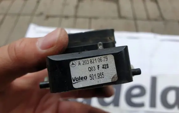 Mercedes-Benz C W203 Electric window control switch A2038210679 2038210679
