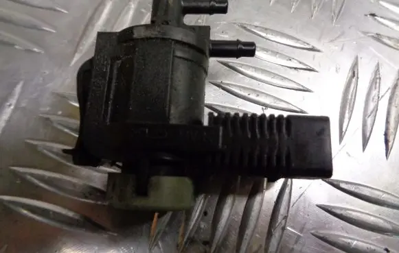 Audi A4 S4 B7 8E 8H Turbo solenoid valve 1J0906283C