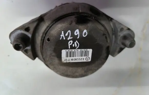 Mercedes-Benz E W212 Engine mount bracket A2122406417 3618725