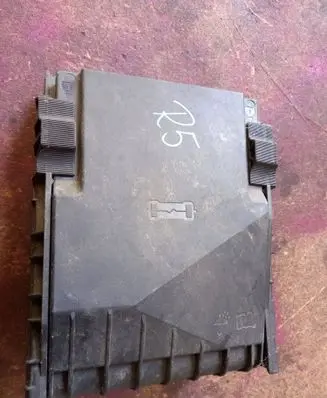 Volkswagen Golf VI Fuse box cover 1K0937132F 014189871 017180061