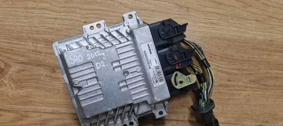 Volvo S40 Engine control unit/module S180134100A 31336000