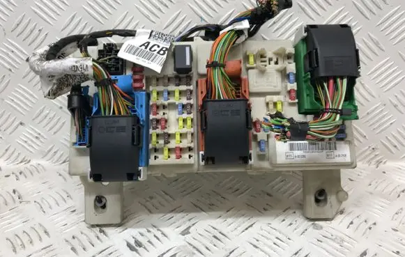 Ford Kuga I Fuse module 7M5T14A073JE