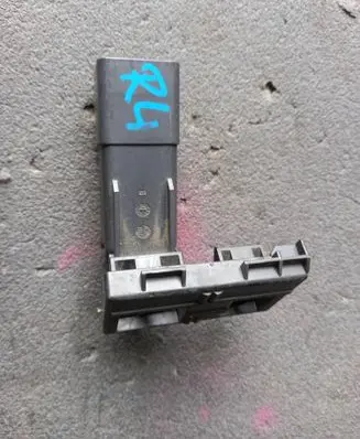 Skoda Octavia Mk3 (5E) Glow plug pre-heat relay 038907281D 1233955 0522120504