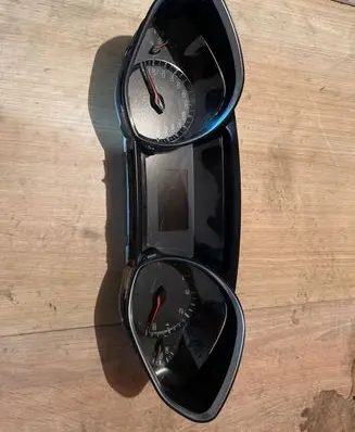 Peugeot 308 Speedometer (instrument cluster) 2240284557 PE0008202KR00 9809838380