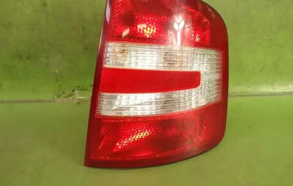 Skoda Fabia Mk1 (6Y) Rear/tail lights 665-1910R