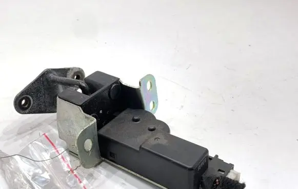 Chevrolet Captiva Tailgate exterior lock