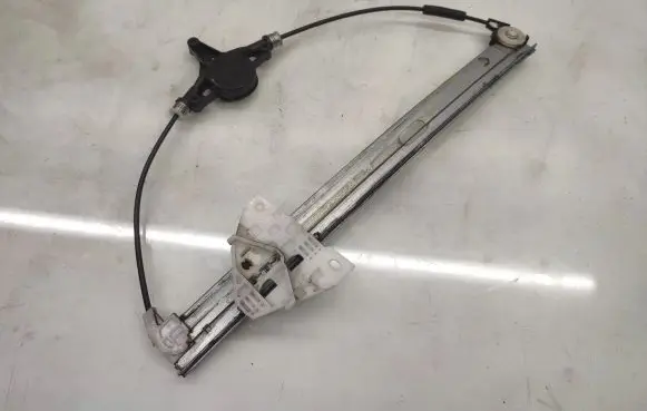 Mazda 6 Front window lifting mechanism without motor