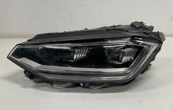 Volkswagen Golf Sportsvan Headlight/headlamp 517941059A 90141146 1701T2222581BW
