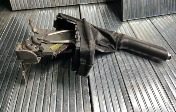 Opel Astra H Handbrake/parking brake lever assembly 13122454
