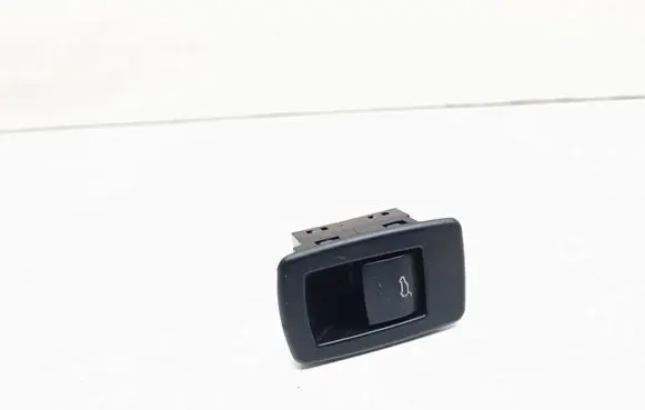Tailgate opening switch