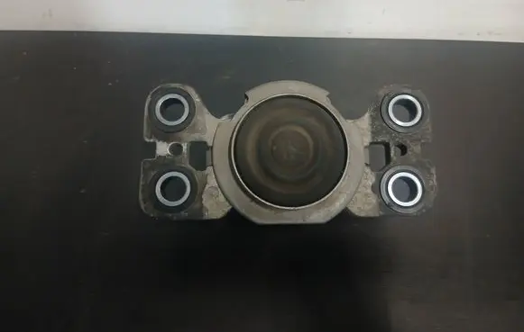 Volvo V70 Engine mount bracket 6G927M121