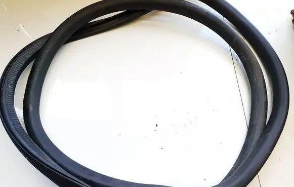 Volkswagen PASSAT B7 Rubber seal rear door 3C9867913B