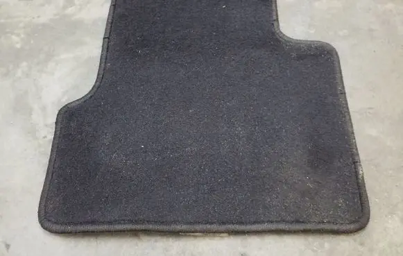 Chrysler 200 Rear floor mat OEM