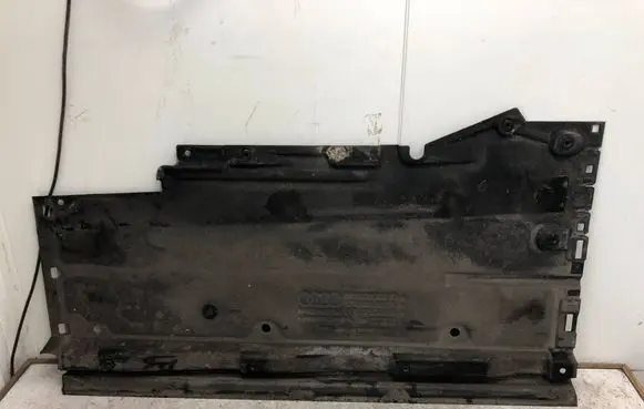 Audi A5 Sportback 8TA Gearbox bottom protection 8T8825207B