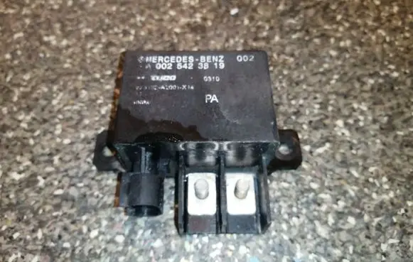 Mercedes-Benz E W211 Charging relay A0025423819