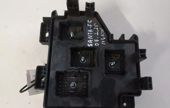 Hyundai Santa Fe Fuse module 919502B100