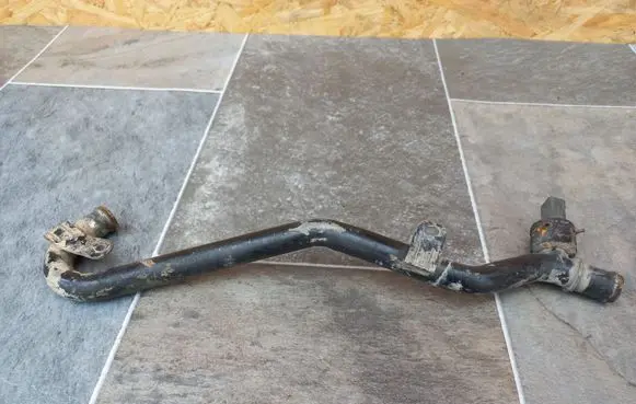 Volkswagen PASSAT B6 Engine coolant pipe/hose 5N0121065