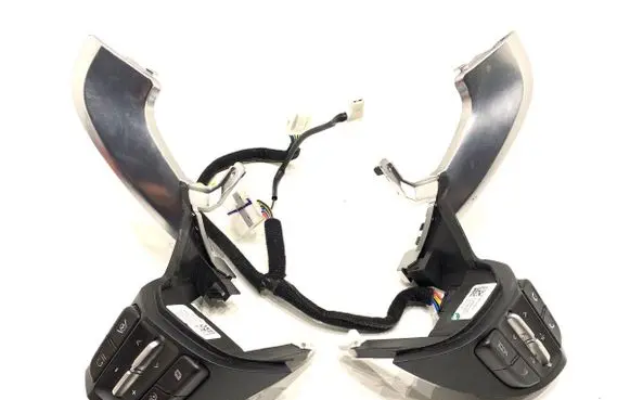 Hyundai i30 Steering wheel buttons/switches 3U229A-1500