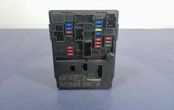 Nissan Micra C+C Fuse box set 284B71HR6A
