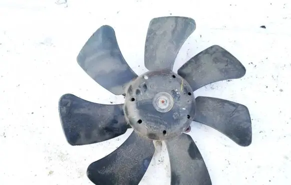 Mazda 6 Radiator cooling fan shroud