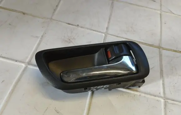 Toyota Corolla Verso AR10 Front door interior handle 692050F010