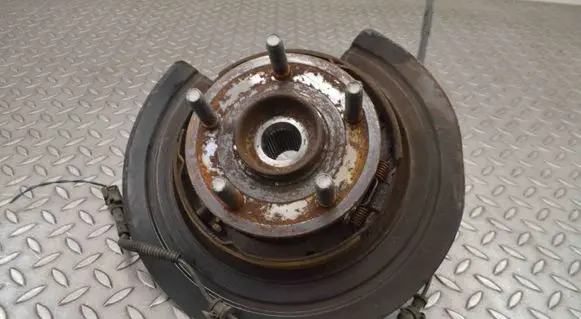 Rear wheel hub