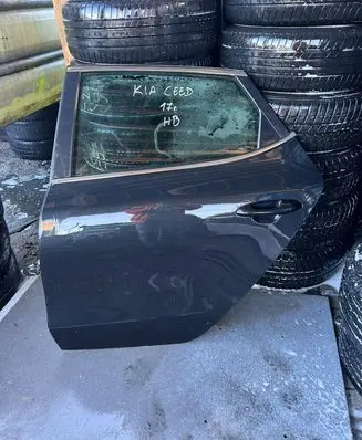 KIA Ceed Rear door