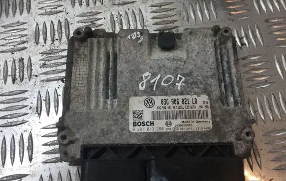 Volkswagen PASSAT B6 Engine control unit/module 03G906021LR 8107