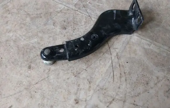 Volkswagen Caddy Sliding door upper roller guide/hinge 2K0843436B